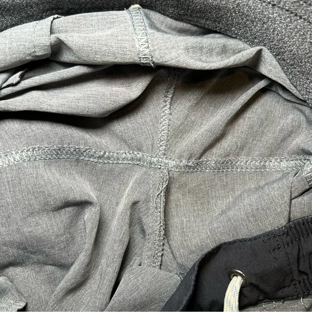 Vuori Banks Short Grey with Green Stripe Size Medium - Picture 9 of 9